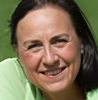 Frau Gabi Naß