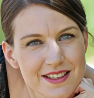 Frau Yvonne Weingarten