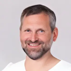 Herr Simon Oehler